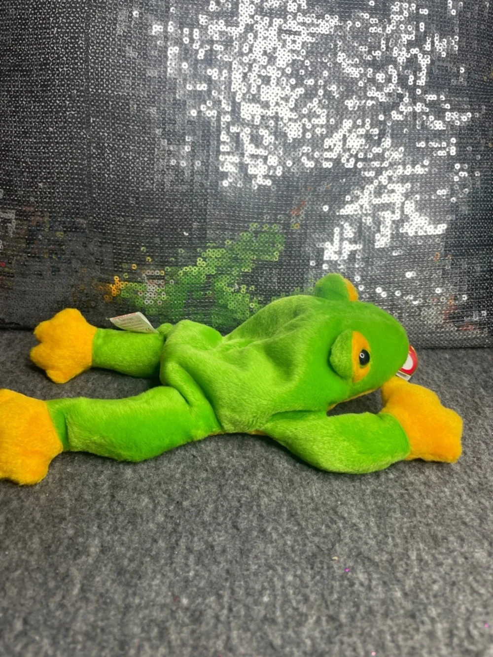 Smoochy The Frog: Ty Bright Green Plush Frog with Orange Accents - Picture 3 of 9